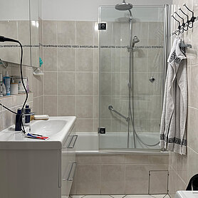 Vorher. Bad mit Badewanne. www